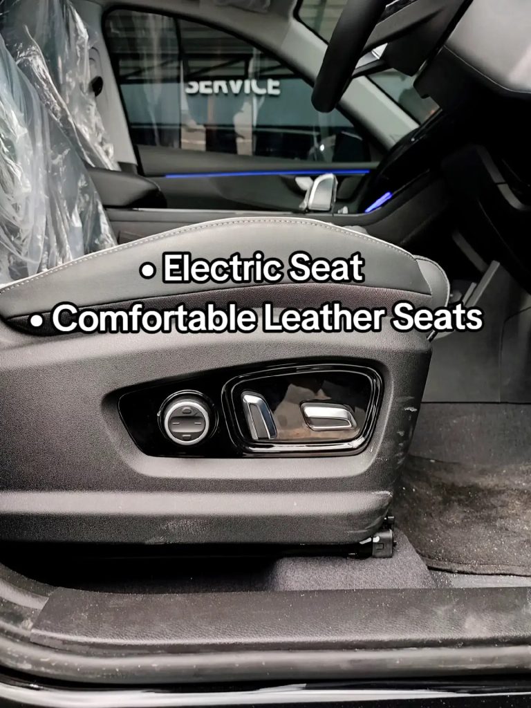 Electric seat dan jok kulit yang menawan 